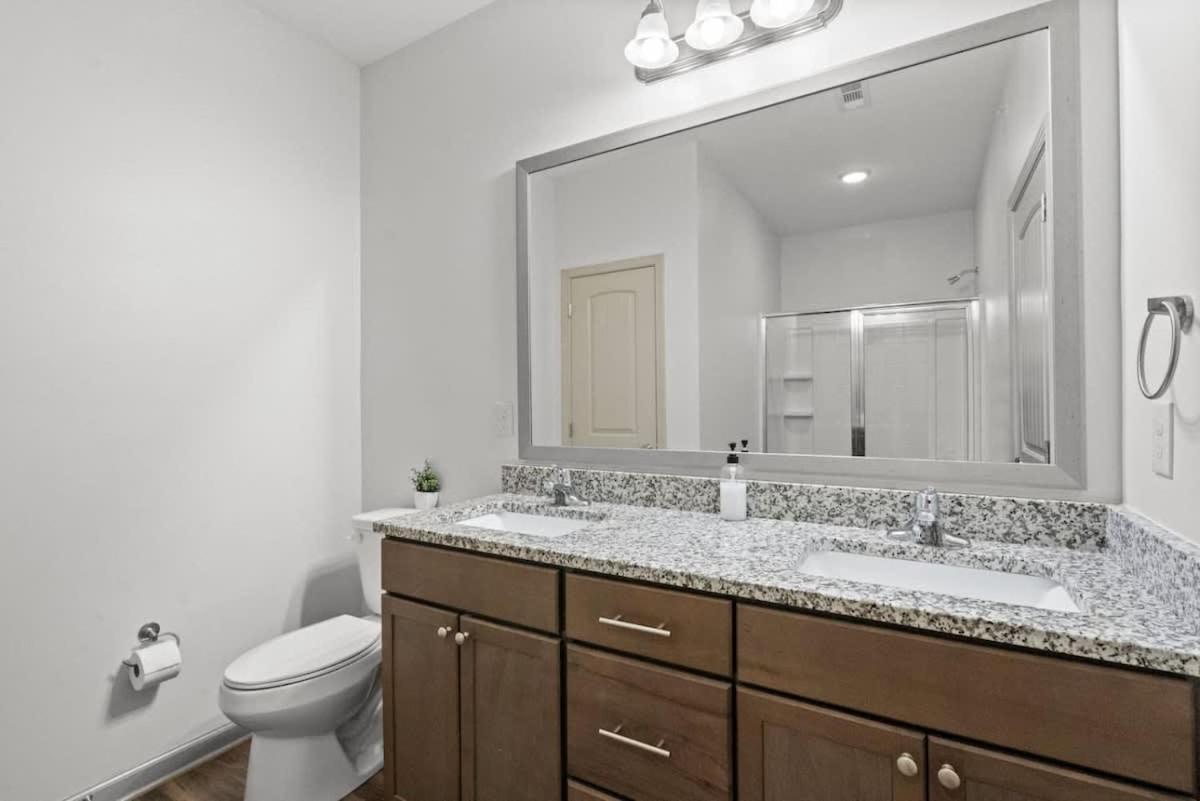 Apartment Upscale King 2br Mins To Uptown *